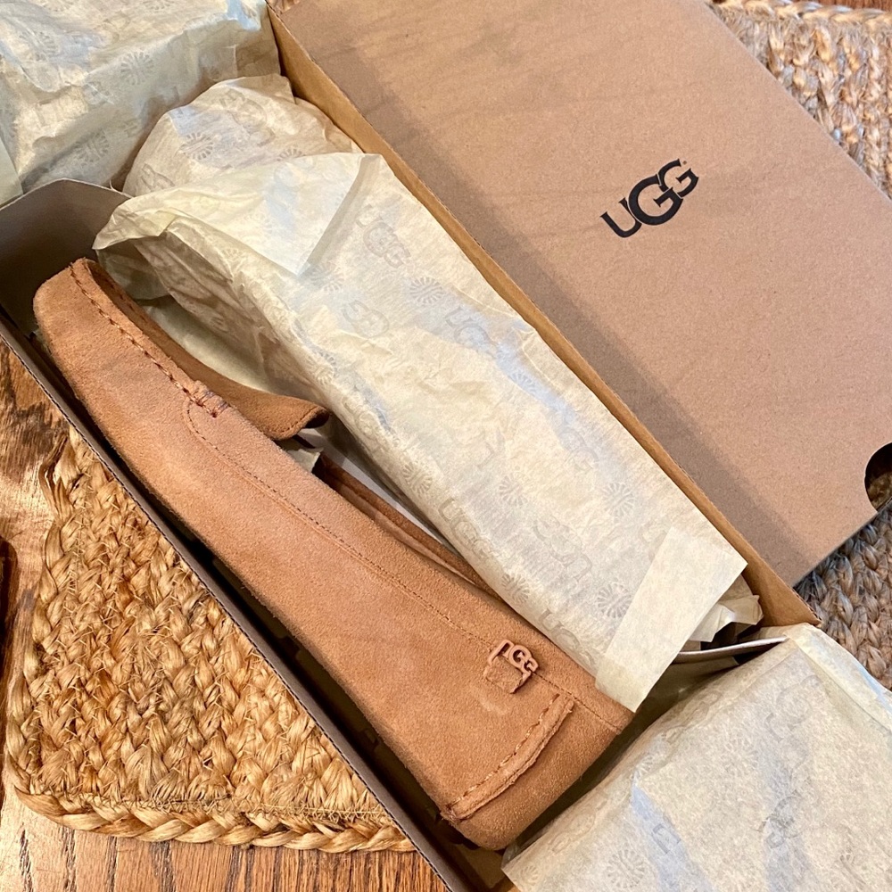 NWT Tan UGG W Flores W/Ary